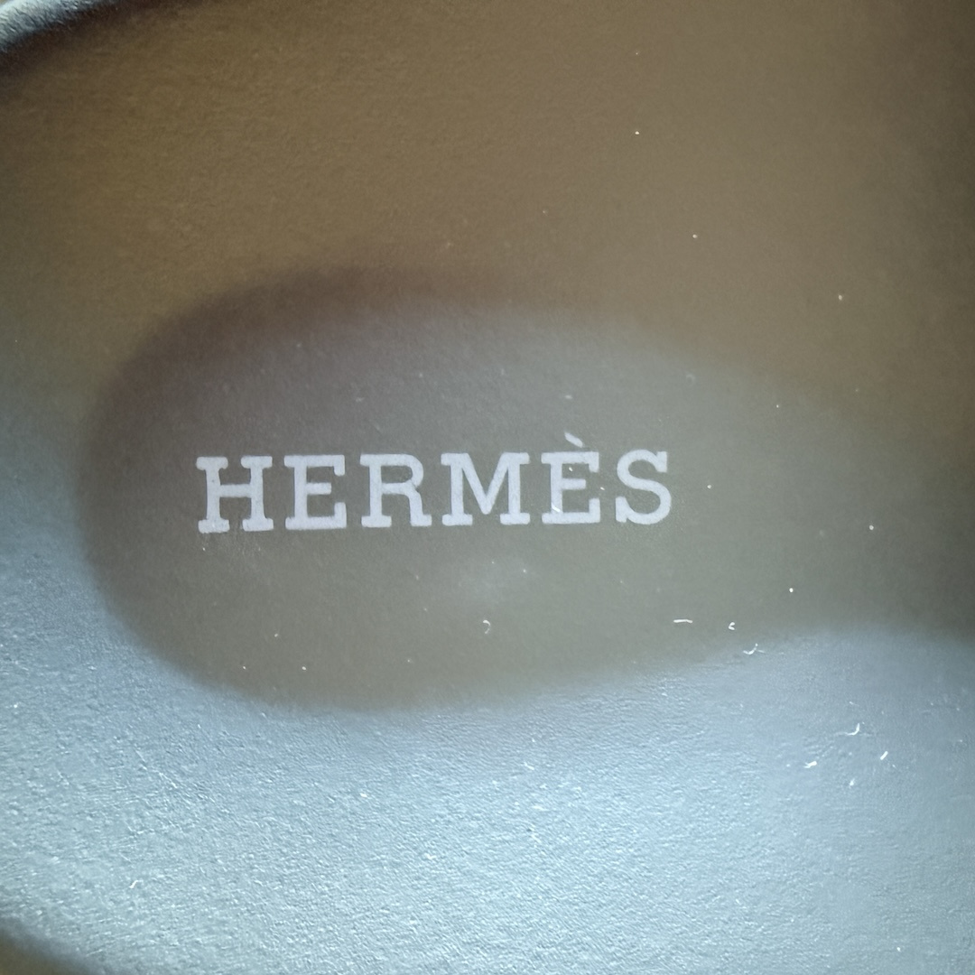 HERMÈS SANDALE 'CHYPRE' AUS KALBSLEDER IN NATUREL IN GR. 44,5