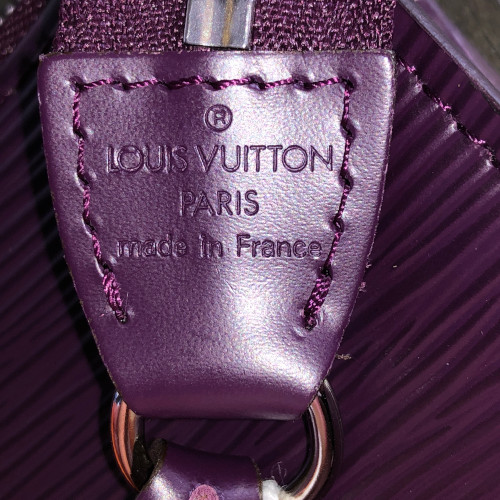 44332-Louis-Vuitton-Pochette-Epi_2D_0019 LOUIS VUITTON POCHETTE ACCESSOIRES CLUTCH AUS EPI LEDER IN CASSIS (M5298K)