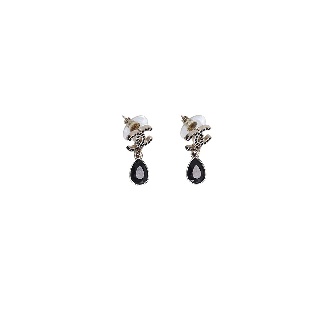 CHANEL OHRSTECKER AUS GOLDFARBENEM METALL MIT STRASS UND SCHMUCKSTEINEN VERZIERT