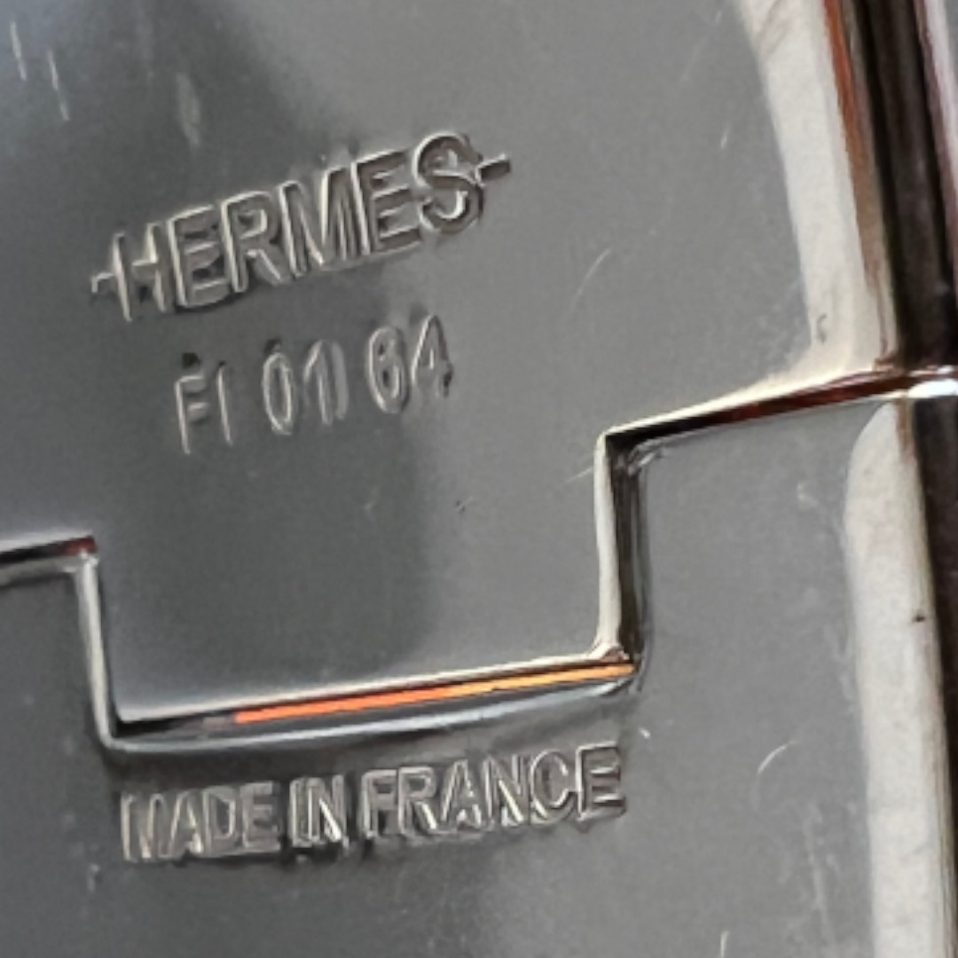 HERMÈS ARMREIF BREIT 'CLIC CLAC H' AUS METALL UND EMAIL IN NOIR MIT PHW GR. PM