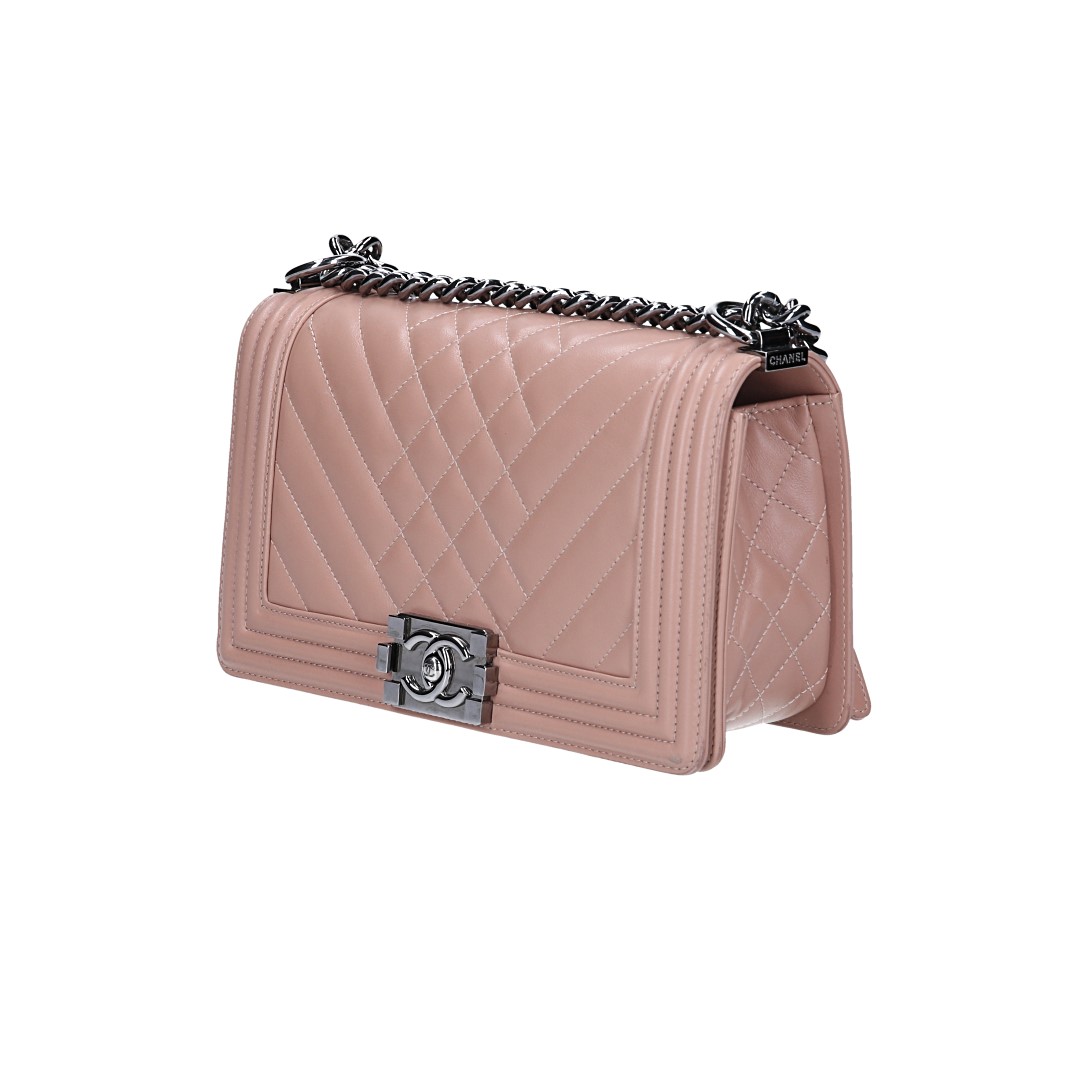 CHANEL BOY HANDTASCHE (MEDIUM) AUS GLATTLEDER & SILBERFARBENEM METALL (A67086)