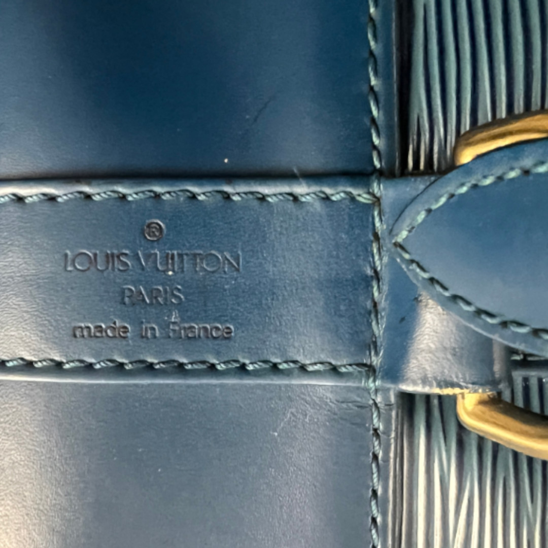 LOUIS VUITTON RANDONNÉE PETIT SCHULTERTASCHE AUS EPI LEDER IN TOLEDO BLAU