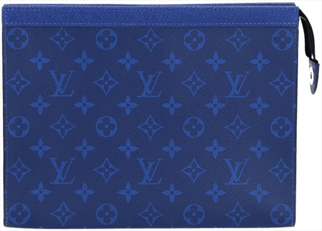 LOUIS VUITTON POCHETTE VOYAGE MM CLUTCH AUS TAIGARAMA IN PACIFIC BLUE (M30423)