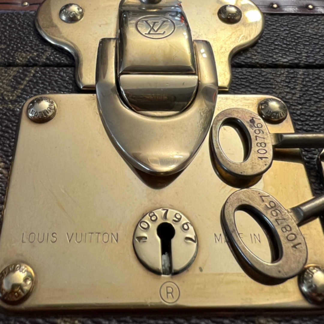 48336_Louis-Vuitton_Koffer_Monogram_2D_0018 LOUIS VUITTON BISTEN 50 KOFFER AUS MONOGRAM CANVAS (M21328)