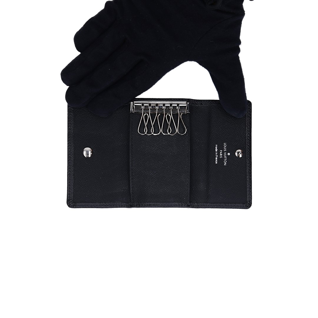 LOUIS VUITTON MULTICLES 6 KEY HOLDER CASE IN TAIGA LEATHER IN BLACK (M30500)