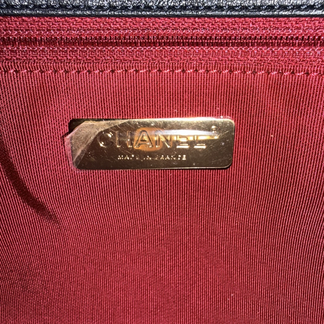 CHANEL 19 GROßE PATTENTASCHE HANDTASCHE AUS LAMMLEDER IN SCHWARZ (AS1161)
