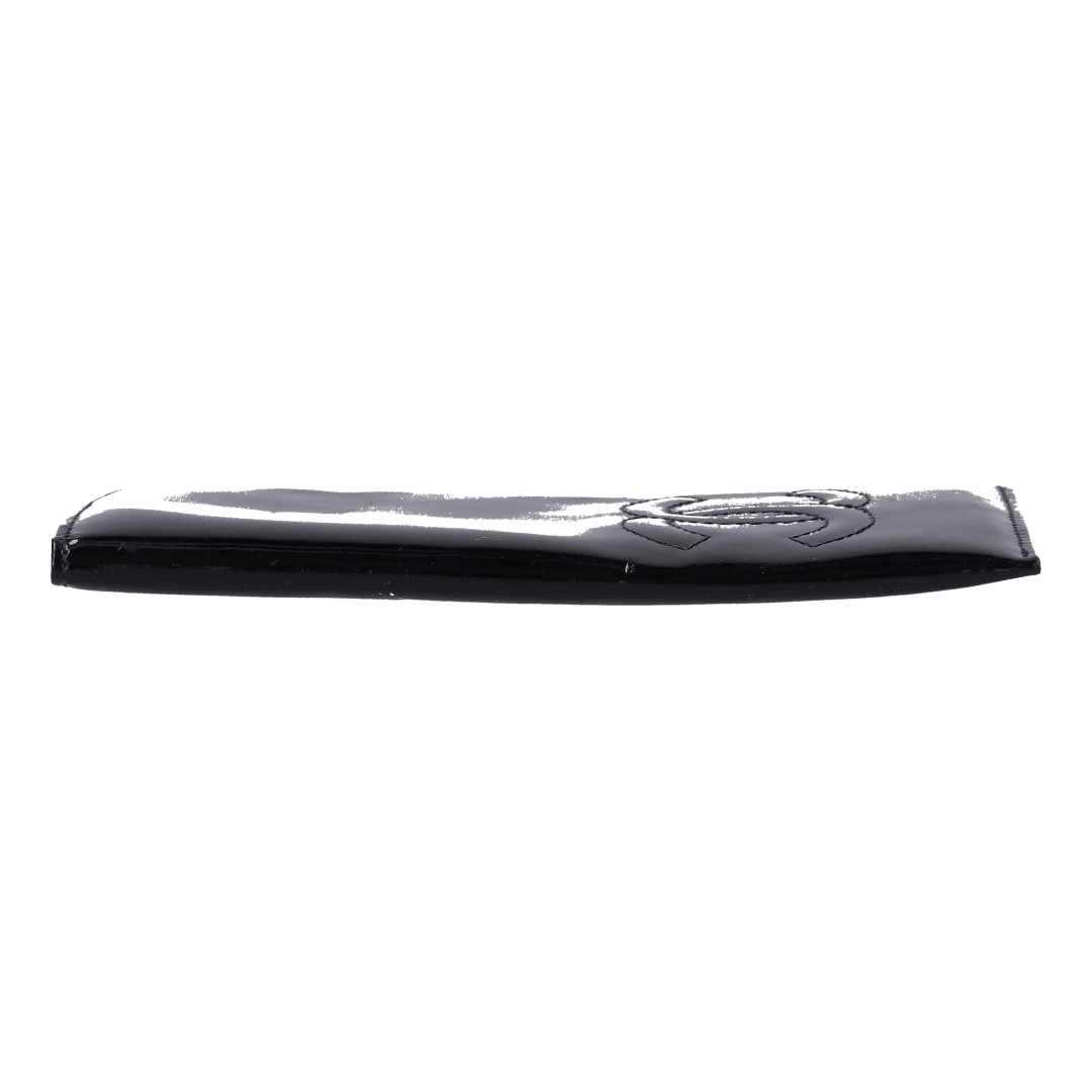 41604-Chanel-Etui_2D_0003 CHANEL ETUI FÜR LESE-ODER SONNENBRILLEN AUS LACKLEDER IN SCHWARZ