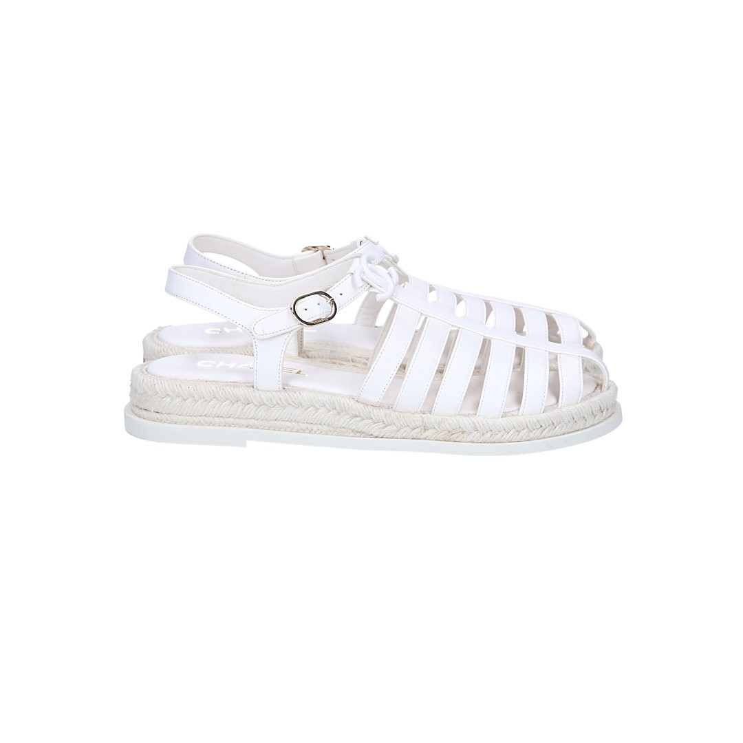 CHANEL SANDALE AUS LEDER UND BAST IN WEISS MIT GHW GR. 39 (B G45425)