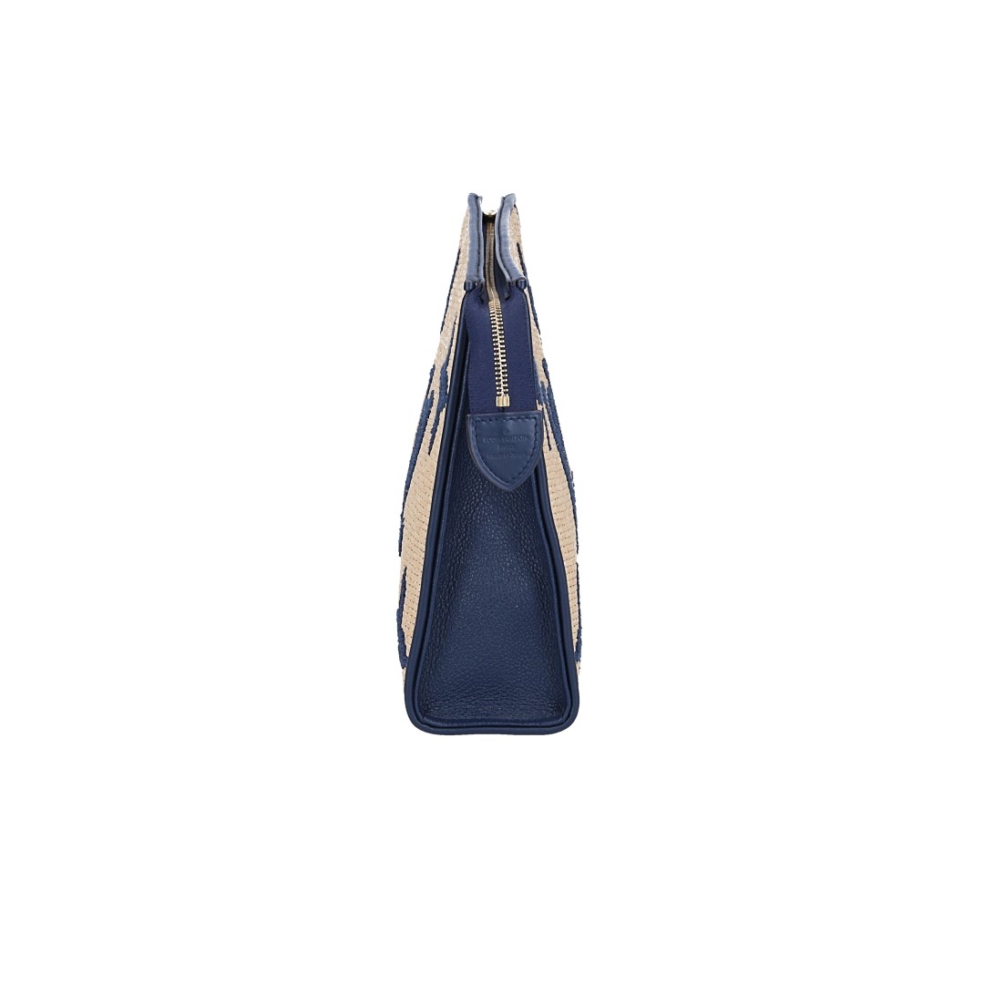 LOUIS VUITTON POCHE TOILETTE 26 CLUTCH AUS MONOGRAM RAFFIA IN BLEU (M80352)