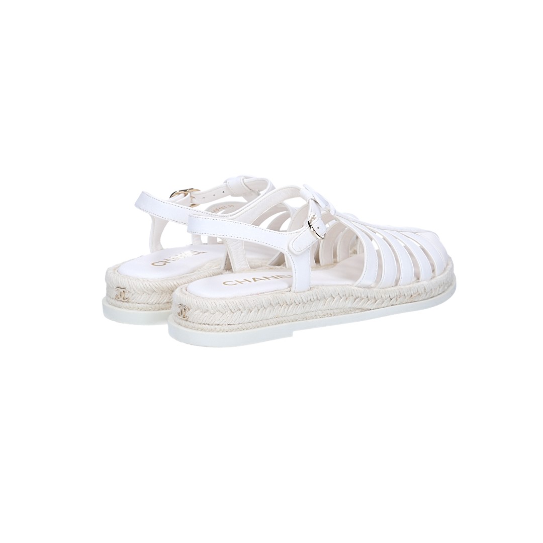 CHANEL SANDALE AUS LEDER UND BAST IN WEISS MIT GHW GR. 39 (B G45425)