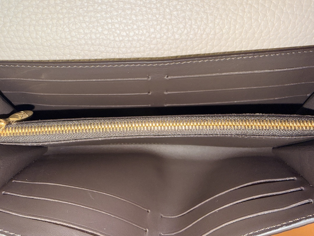 LOUIS VUITTON GELDBÖRSE 'CAPUCINES' AUS TAURILLON LEDER IN GALET (M61249)