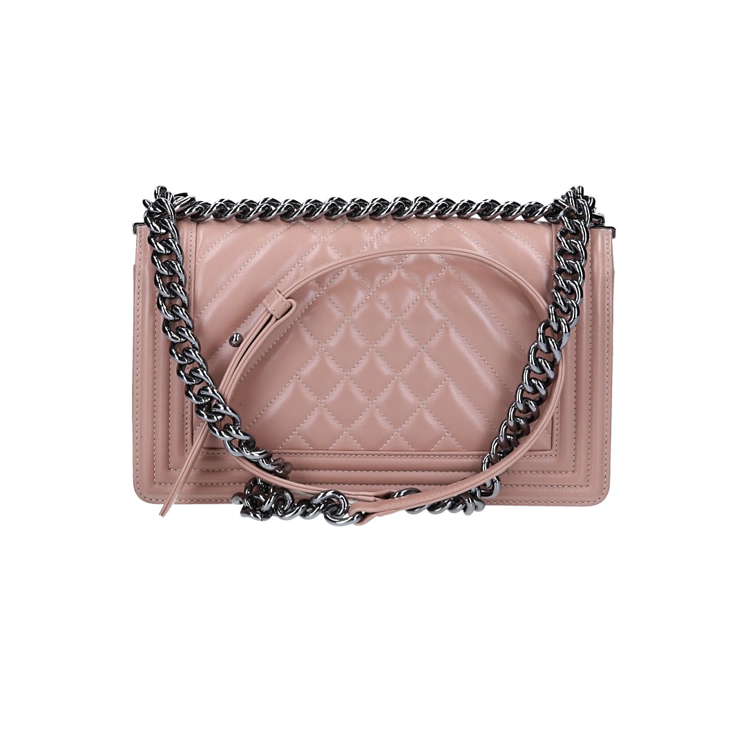 CHANEL BOY HANDTASCHE (MEDIUM) AUS GLATTLEDER & SILBERFARBENEM METALL (A67086)