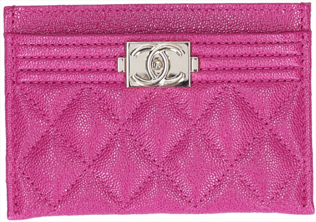 CHANEL KARTENETUI 'BOY' AUS GENARBTEM KALBSLEDER IN PINK MIT GHW (A84431) CHANEL KARTENETUI 'BOY' AUS GENARBTEM KALBSLEDER IN PINK MIT GHW (A84431)