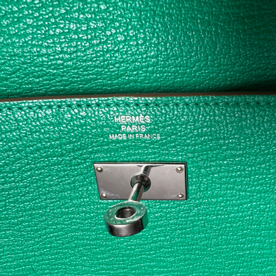 HERMÈS BRIEFTASCHE KELLY CLASSIQUE AUS CHEVRE MYSORE IN MENTHE MIT PHW