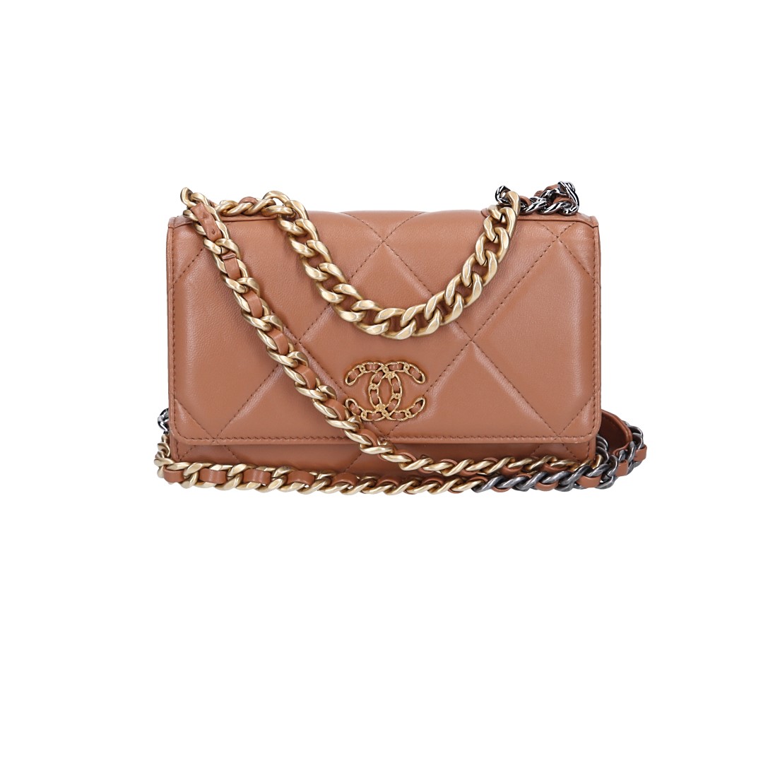 CHANEL WALLET ON CHAIN 19 UMHÄNGETASCHE AUS LAMMLEDER IN BRAUN (AP0957)