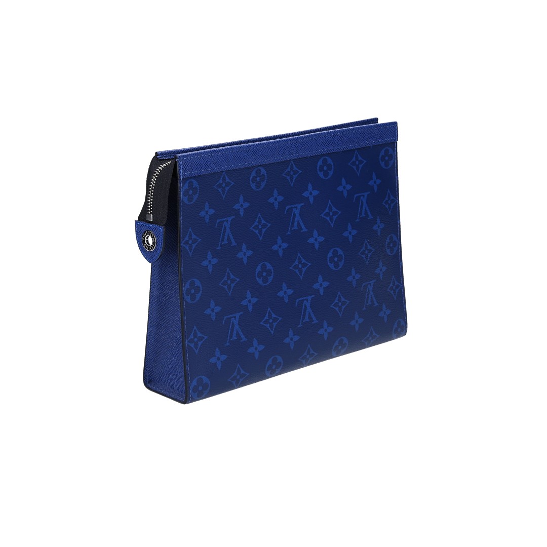 LOUIS VUITTON POCHETTE VOYAGE MM CLUTCH AUS TAIGARAMA IN PACIFIC BLUE (M30423)