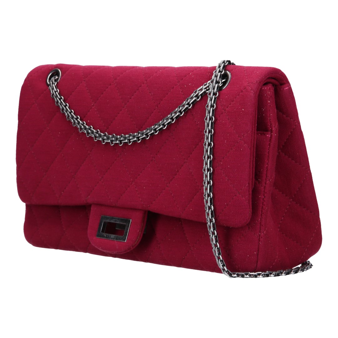 44777-Chanel-Umh-ngetasche_2D_0002 CHANEL 2.55 REISSUE FLAP HANDTASCHE (227) AUS TEXTIL IN BEERENROT (A37590)