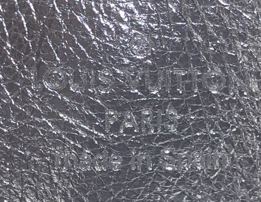 LOUIS VUITTON ZIPPY GELDBÖRSE AUS SUHALI LEDER IN SILBER-METALLICLOUIS VUITTON ZIPPY GELDBÖRSE AUS SUHALI LEDER IN SILBER-METALLIC