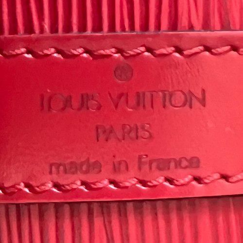 45909-LV-Noe-Epi-PM_2D_0015 LOUIS VUITTON NOÉ PETIT MODEL SCHULTERTASCHE AUS EPI LEDER IN CASTILLIAN ROT (M43077)