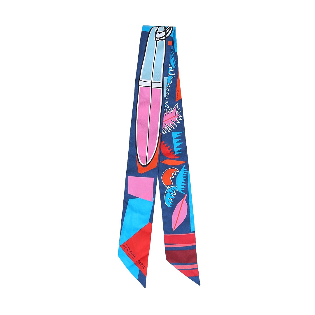 HERMÈS TWILLY 5X86CM 'SEA, SURF AND FUN' AUS SEIDE IN ROUGE/BLEU