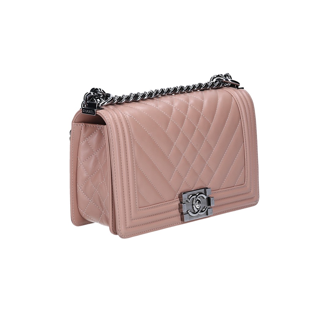 CHANEL BOY HANDTASCHE (MEDIUM) AUS GLATTLEDER & SILBERFARBENEM METALL (A67086)