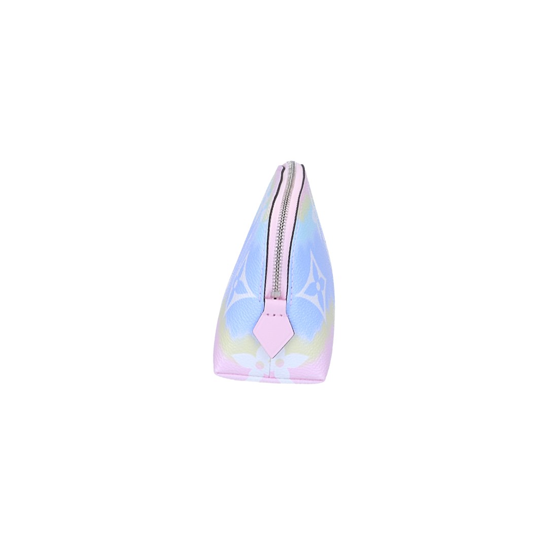 49210_Louis-Vuitton_Monogram_2D_0005 LOUIS VUITTON POCHETTE COSMÉTIQUE AUS MONOGRAM ESCALE CANVAS IN PASTEL (M69139)