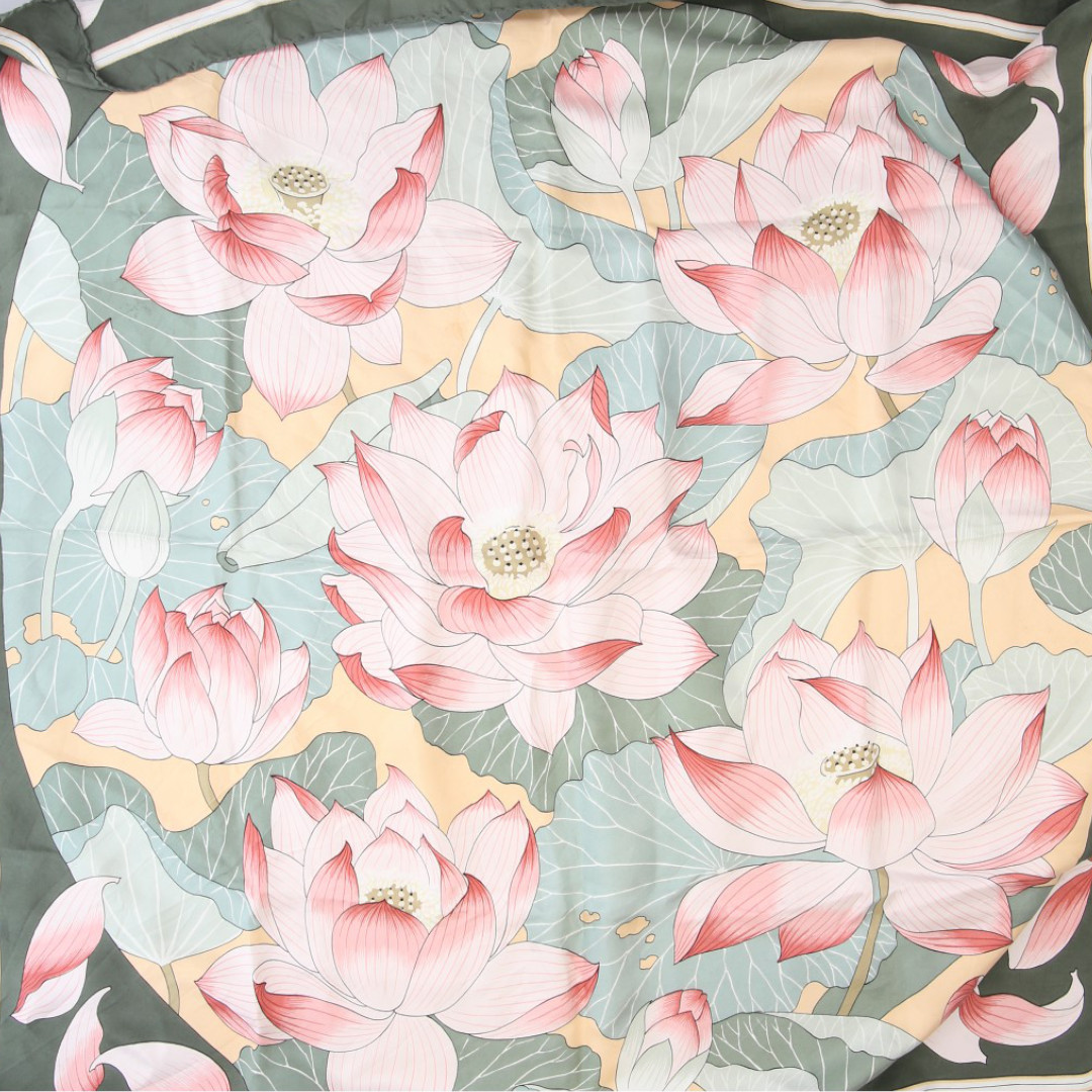 HERMÈS SEIDENTUCH 90 x 90 CM CARRÉ MOTIV 'FLEURS DE LOTUS' VON CHRISTIANE VAUZELLES