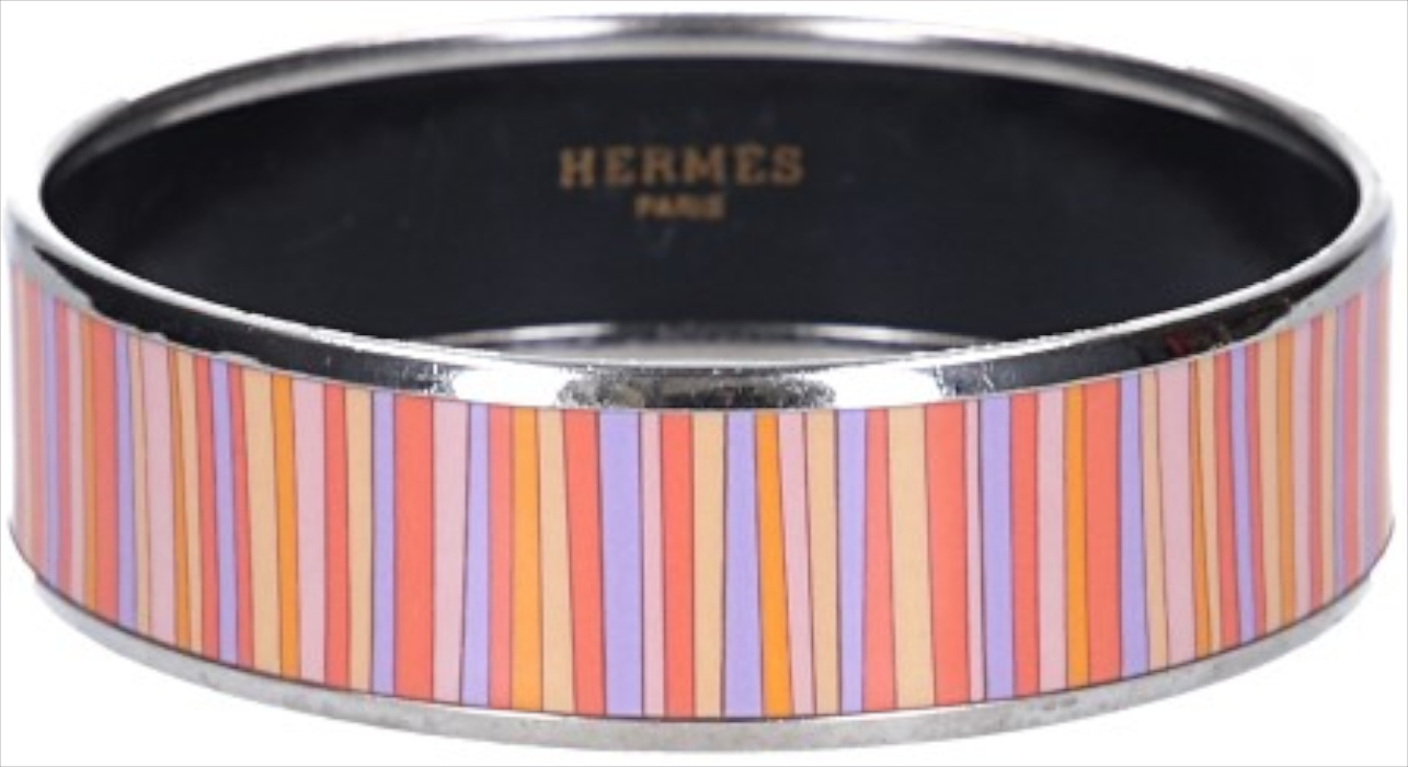HERMÈS ARMREIF 18 MM BREIT AUS EMAIL MIT EINER EINFASSUNG AUS SILBERFARBENEM METALL GR. 62