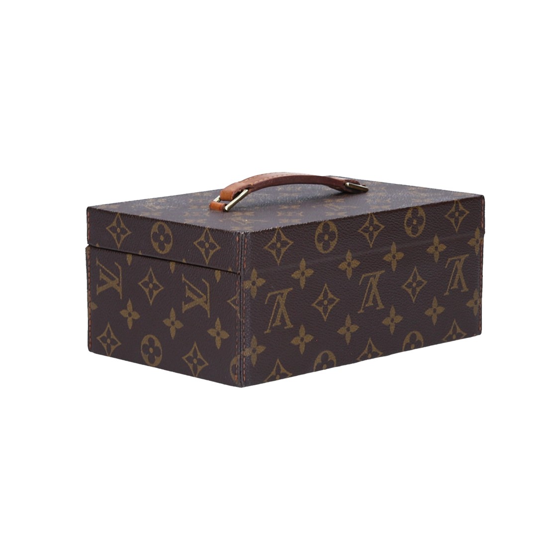 49895_Louis-Vuitton_Box_Monogram_2D_0005 LOUIS VUITTON BOÎTE À TOUT BEAUTY-CASE AUS MONOGRAM CANVAS (M47236)