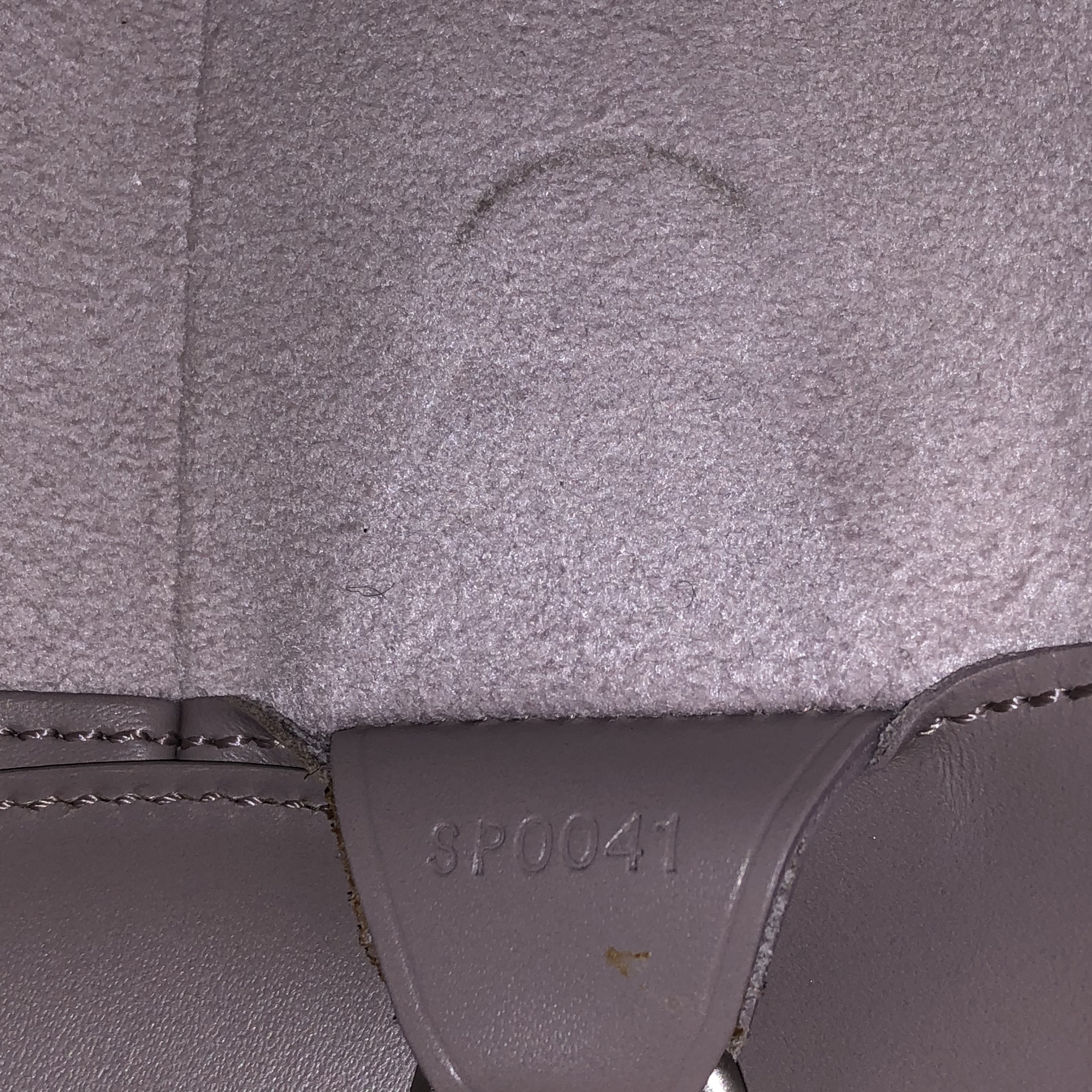 LOUIS VUITTON VERSEAU SCHULTERTASCHE AUS EPI LEDER IN LILAC