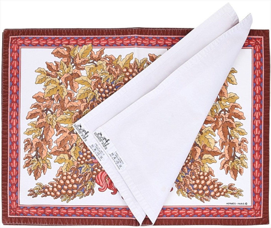 HERMÈS 3 x TISCH-SET AUS BAUMWOLLE 'MASCARON BACCHIQUE ET PAMPRES DE VIGNE'