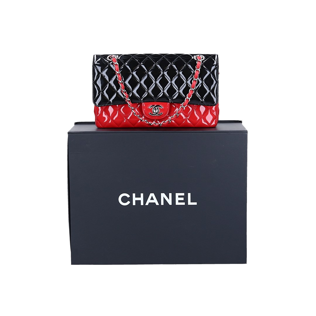 CHANEL TIMELESS DOUBLE FLAP HANDTASCHE (MEDIUM) AUS LACKLEDER IN SCHWARZ/ROT MIT SHW (A01112)