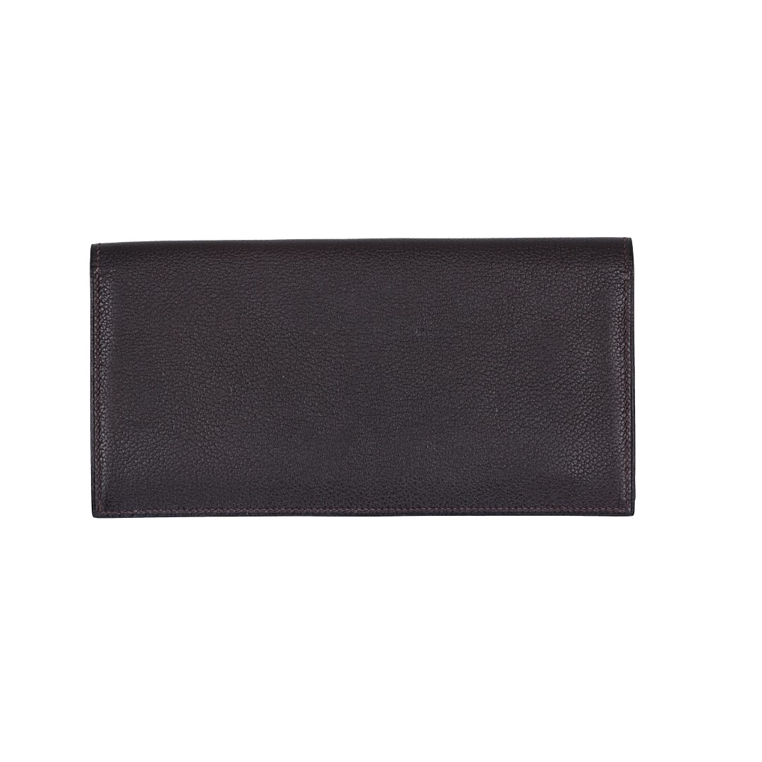 43671_Hermes_2D_0002 HERMÈS LANGE BRIEFTASCHE AUS GENARBTEM LEDER IN DUNKELBRAUN