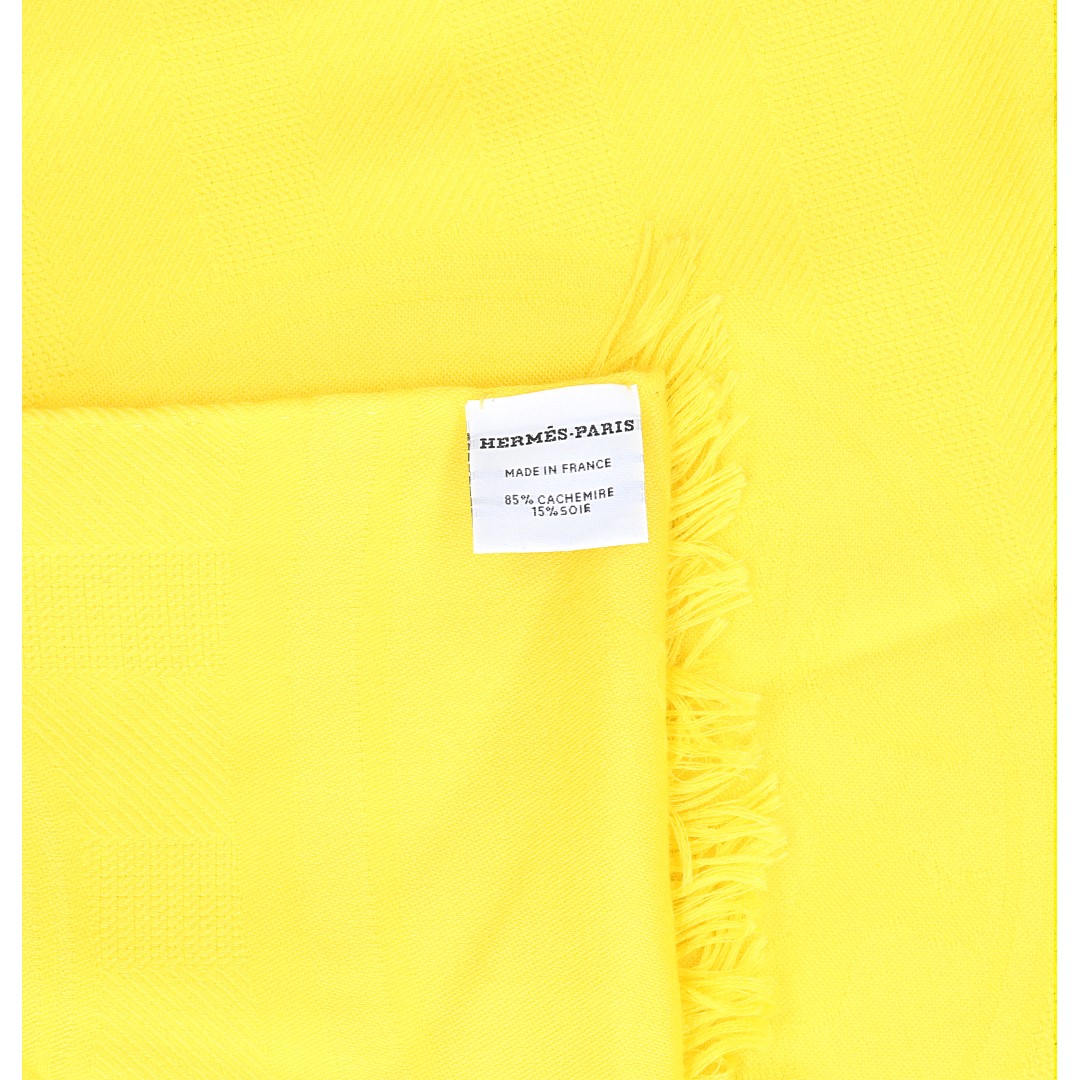 HERMÈS SCARF CASHMERE / SILK STOLE 'NEW LIBRIS' 75 x 213 CM IN VIVID YELLOW