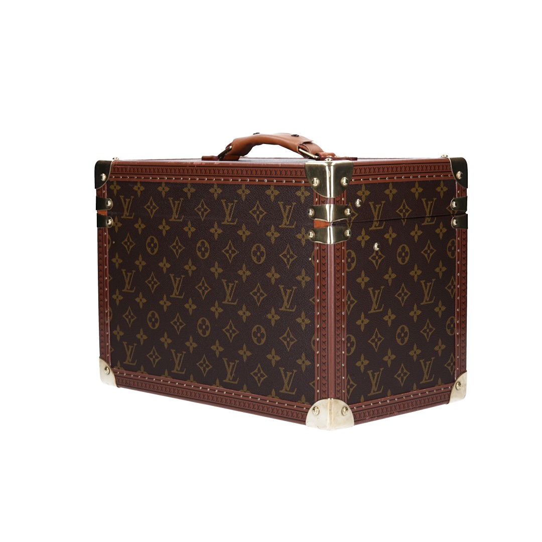 LOUIS VUITTON BOÎTE PHARMACIE VANITY-CASE AUS MONOGRAM CANVAS IN VUITTONITE (M21826)