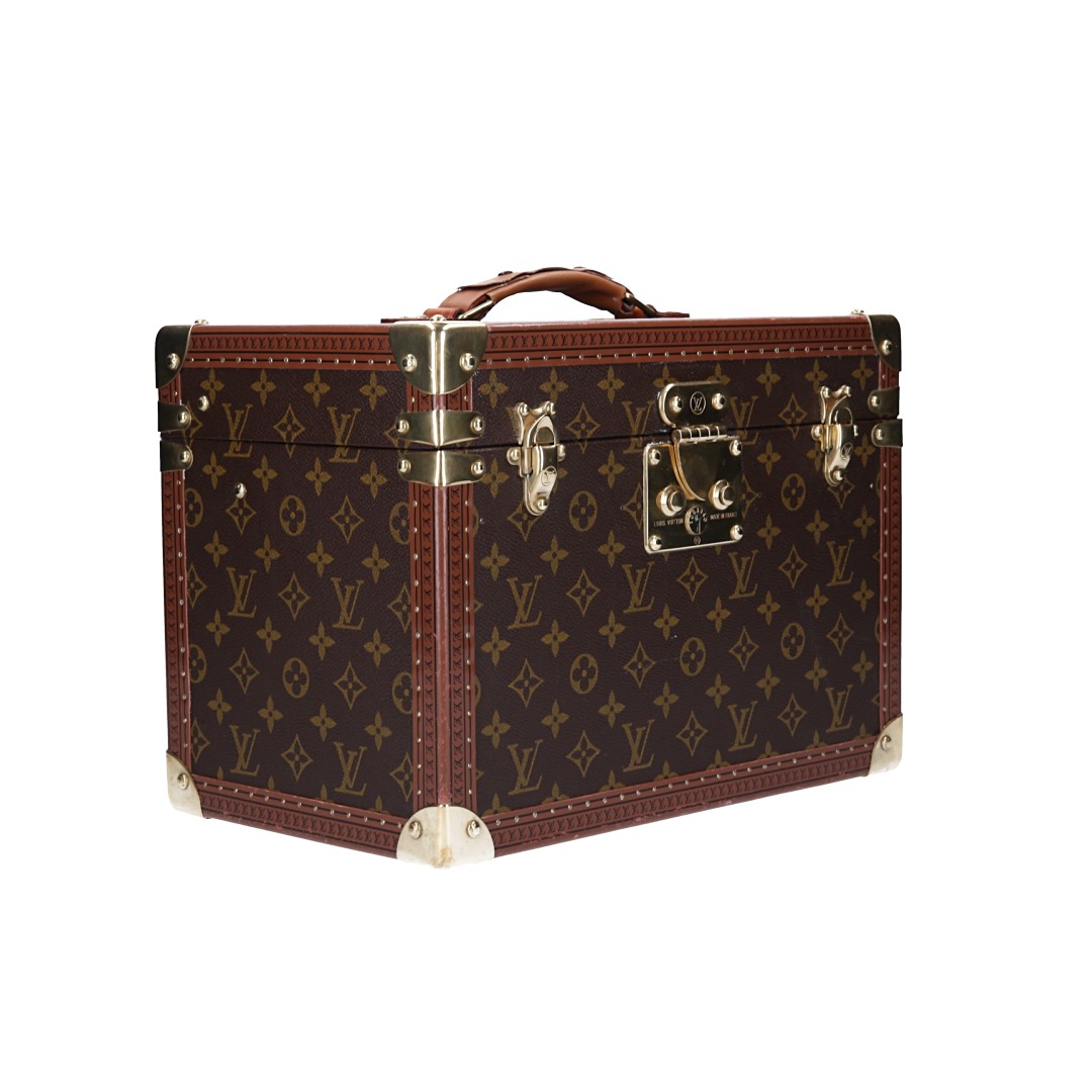 LOUIS VUITTON BOÎTE PHARMACIE VANITY-CASE AUS MONOGRAM CANVAS IN VUITTONITE (M21826)