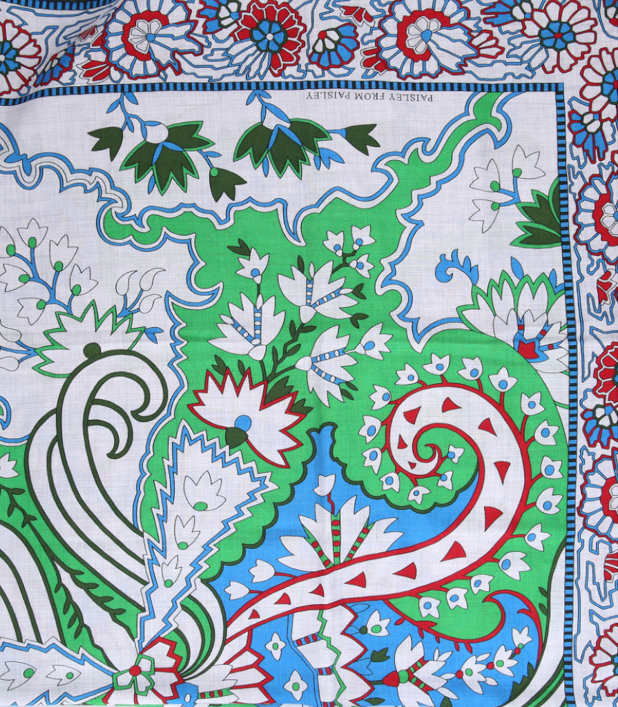 46250-Hermes-Tuch-VORNE_2D_0012 HERMÈS KASCHMIR-/SEIDENTUCH 140 x 140 CM CHALE 'PAISLEY FROM PAISLEY' IN GRIS CHINE, VERT UND ROUGE