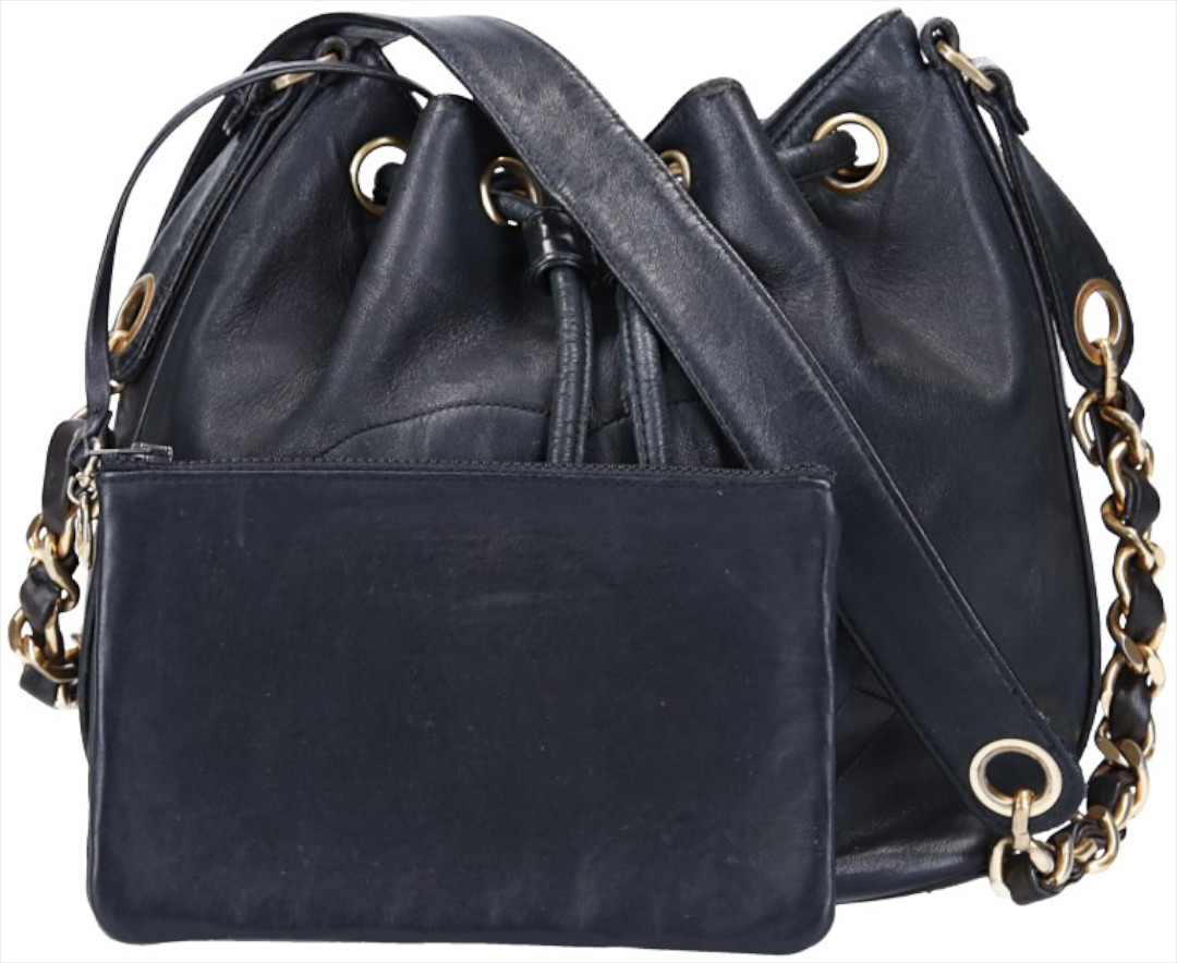 46965-Chanel-Umh-ngetasche_2D_0023 CHANEL BUCKET HANDTASCHE AUS LAMMLEDER IN SCHWARZ MIT GHW