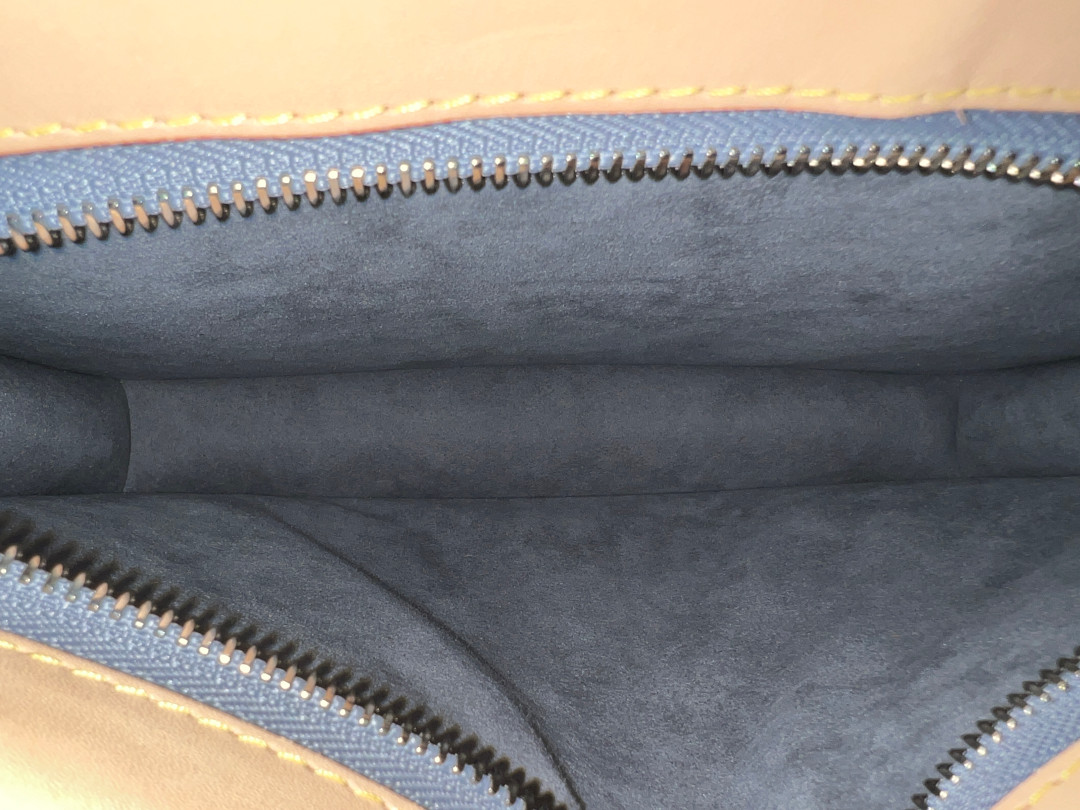 46703-Louis-VUitton-Pochette-Monogram_2D_030