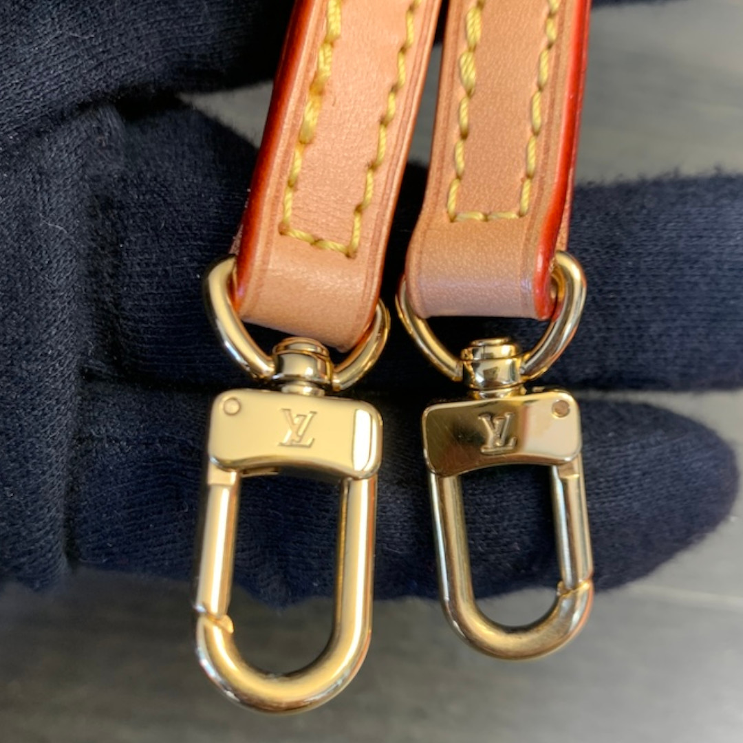 Louis Vuitton Adjustable Shoulder Strap in Rindsleder in Black with Silver