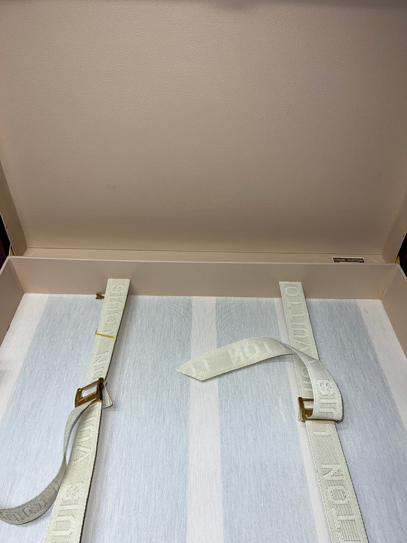 49046-LouisVuitton-Koffer-Monogram_2D_0017 LOUIS VUITTON BISTEN 65 KOFFER AUS MONOGRAM CANVAS (M21325)