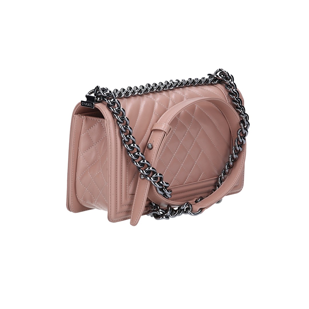 CHANEL BOY HANDTASCHE (MEDIUM) AUS GLATTLEDER & SILBERFARBENEM METALL (A67086)