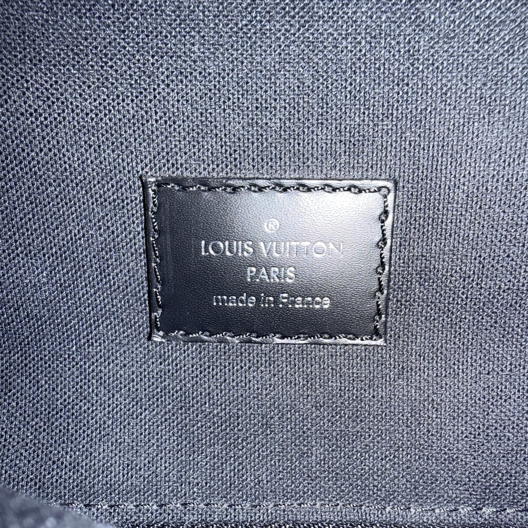 LOUIS VUITTON CHRISTOPHER MM RUCKSACK FROM DAMIER GRAPHITE CANVAS (N41379)