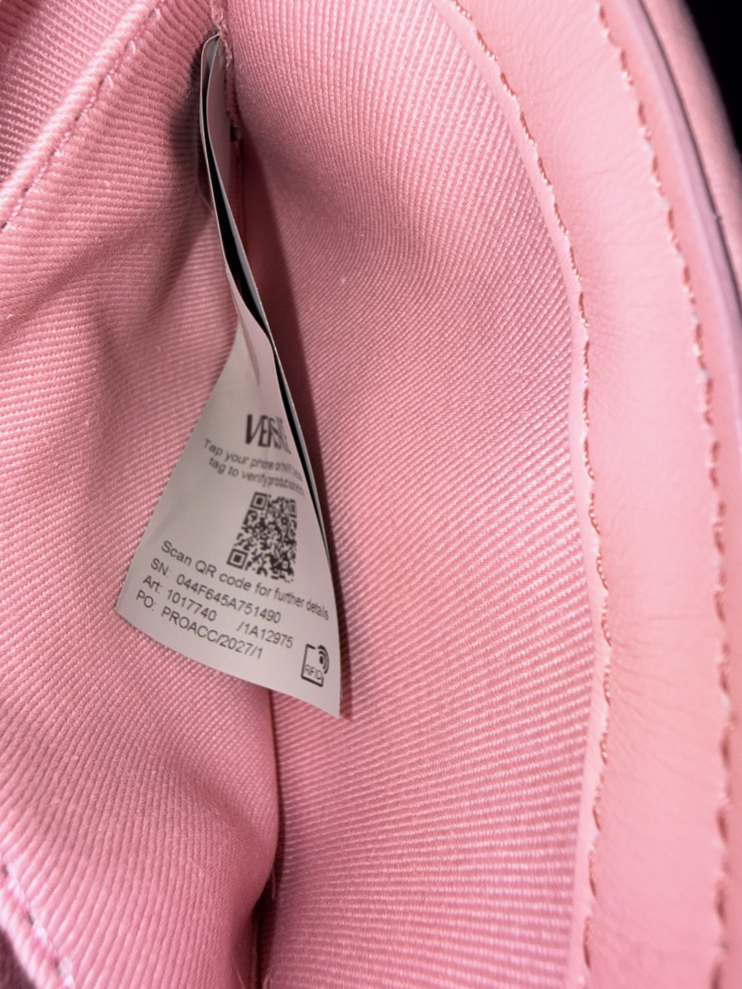 VERSACE MINIBAG KLEIO AUS GESTEPPTEM NAPPALEDER IN HELLROSA MIT GHW