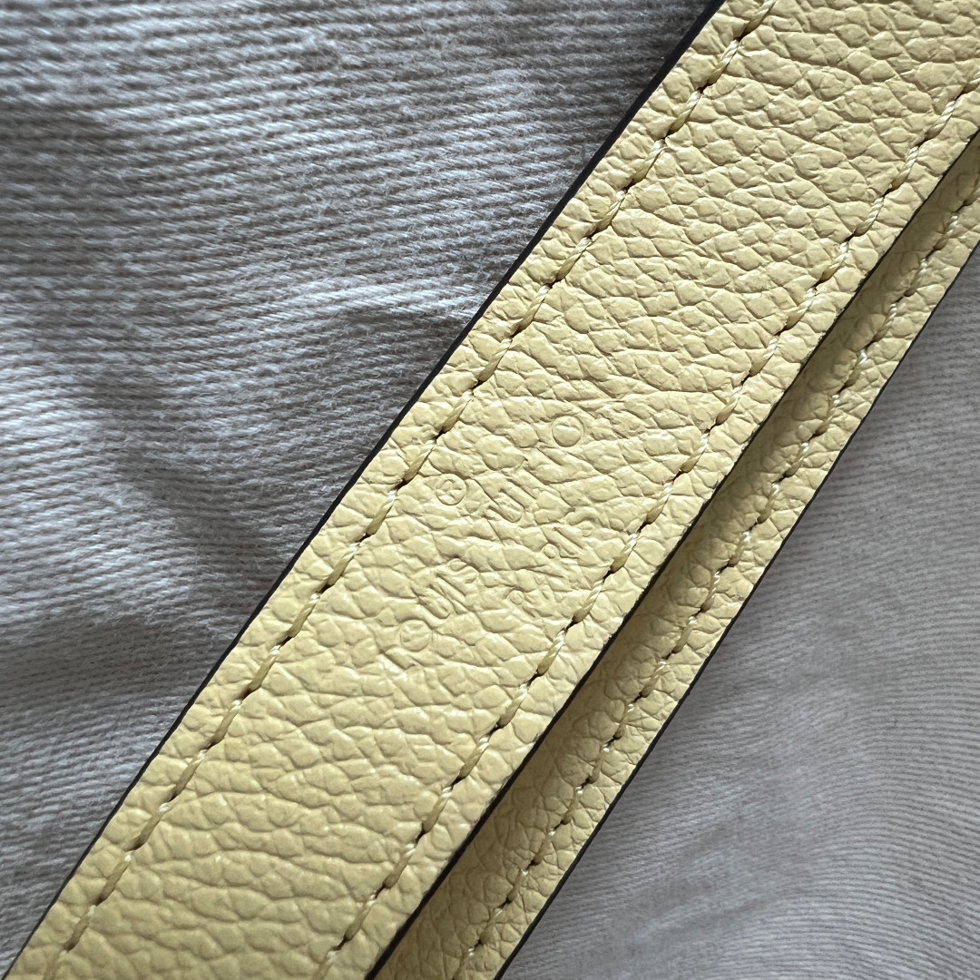 49439_Louis-Vuitton_Schulterriemen_2D_0012 LOUIS VUITTON SCHULTERRIEMEN AUS RINDSLEDER IN GELB MIT SHW