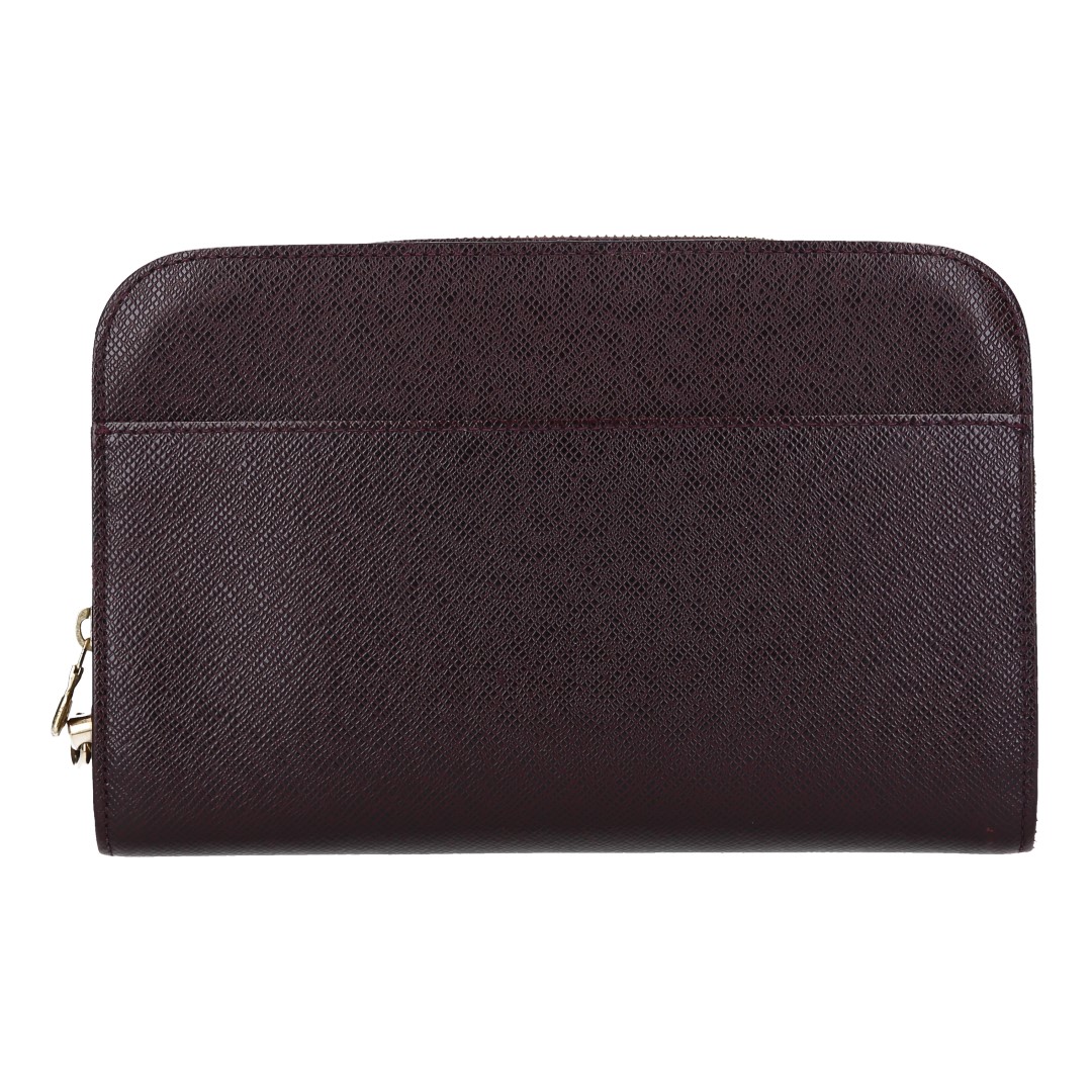 LOUIS VUITTON POCHETTE BAIKAL CLUTCH AUS TAIGA LEDER IN ACAJOU