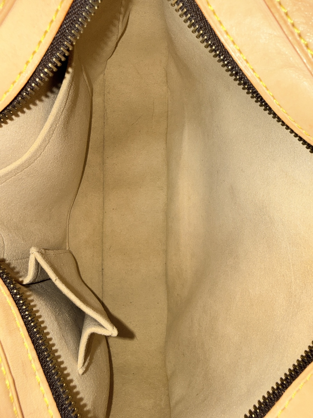 LOUIS VUITTON HUDSON GM HANDTASCHE AUS MONOGRAM CANVAS (M40045)