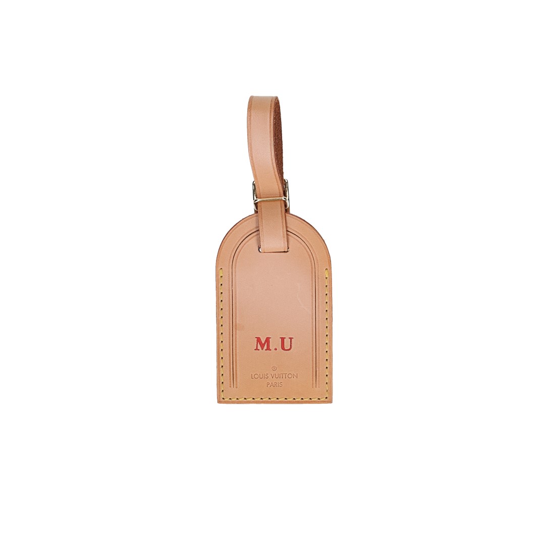 50876-LouisVuitton-Tag-Natur-MU_2D_0001 LOUIS VUITTON - M.U - ADRESSANHÄNGER - TRAVEL TAG MIT INITIALEN AUS VVN LEDER IN MITTELBRAUN