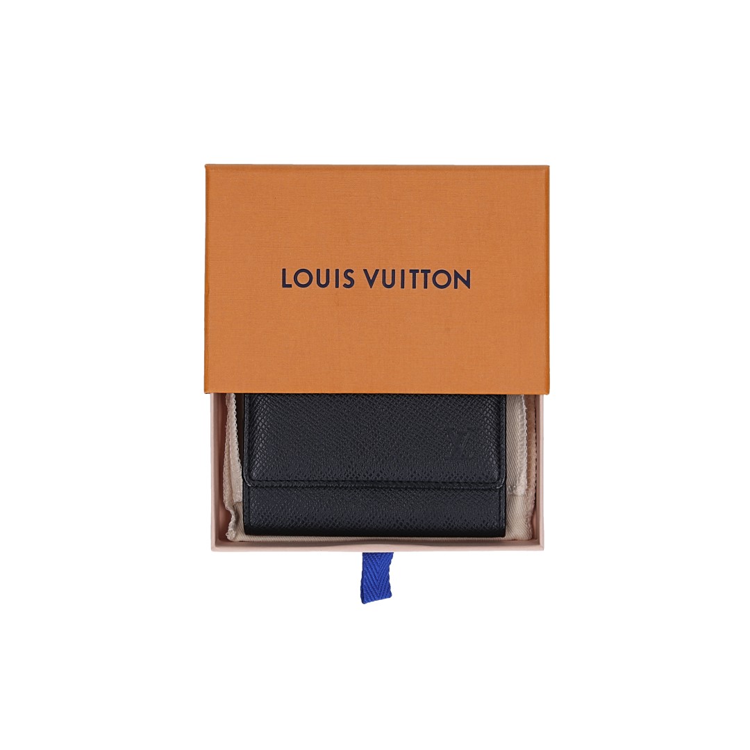 LOUIS VUITTON MULTICLES 6 KEY HOLDER CASE IN TAIGA LEATHER IN BLACK (M30500)
