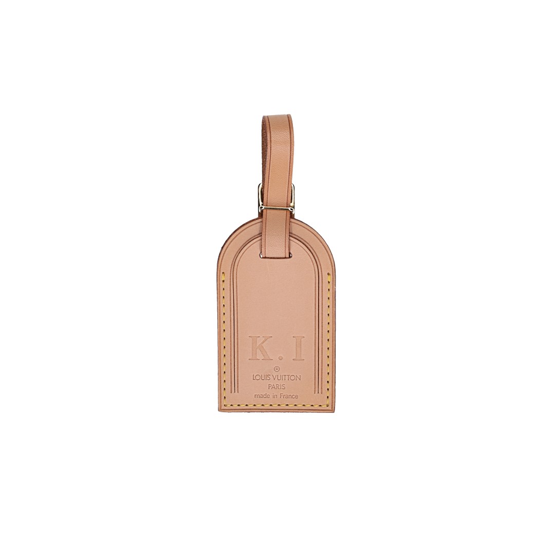 50880-LouisVuitton-Tag-Natur-KI_2D_0001 LOUIS VUITTON - K.I - ADRESSANHÄNGER - TRAVEL TAG MIT INITIALEN AUS VVN LEDER IN MITTELBRAUN